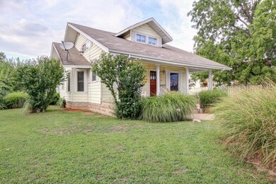 719 S State, Mt Grove-39