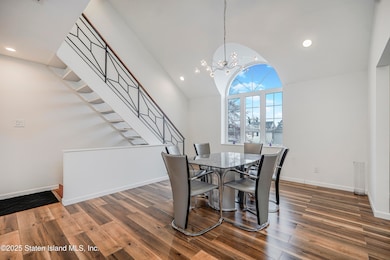 (4) DINING ROOM