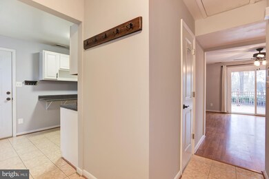 9455 Brett Ln, Columbia, MD 21045 - photo 3