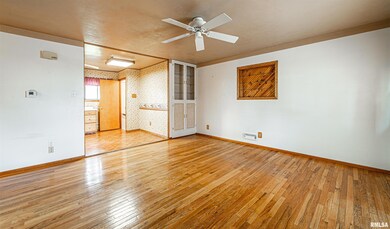 145 Portland Place, Lincoln, IL 62656 - photo 2