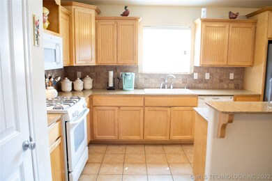 4504 S 202nd Ave E, Broken Arrow, OK 74014 - photo 3