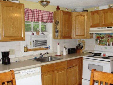 99 Granite St, Londonderry, NH 03053 - photo 5
