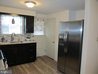 3423 Arlington St, Reading, PA 19605 - photo 7