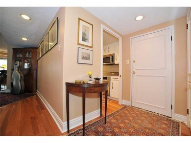 Entry/Foyer.