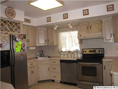 32 Briarwood Dr, Matawan, NJ 07747 - photo 3