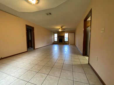 2912 Crescent St unit B, Crestview, FL 32539 - photo 2