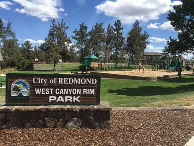 526 NW Rimrock Ct, Redmond, OR 97756 - photo 7