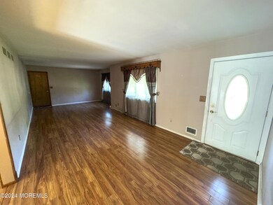 7 Peach Tree Living Dining