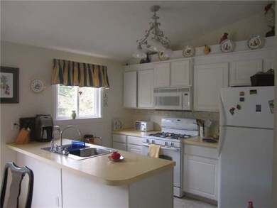 566 Commonwealth Ave, Warwick, RI 02886 - photo 2