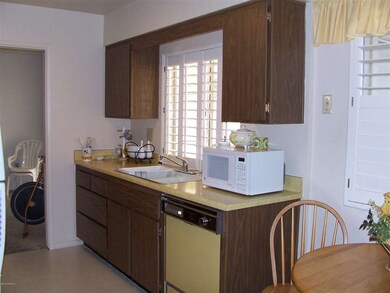 11129 W Emerald Dr, Sun City, AZ 85351 - photo 4