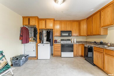 718 N Kankakee St, Lincoln, IL 62656 - photo 7