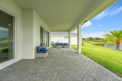 601 Hookline Cir, Loxahatchee, FL 33470 - photo 4