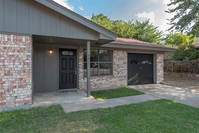 401 Throckmorton St, Weatherford, TX 76086 - photo 2