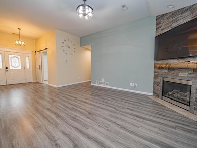 1305 Woodridge Ln, Moberly, MO 65270 - photo 2