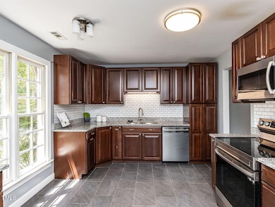 007-1280x960-kitchen-breakfast