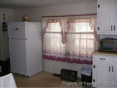 516 Woodsdale St, Fayetteville, NC 28306 - photo 5