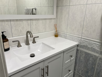 530 Teal Plaza unit 530, Secaucus, NJ 07094 - photo 5