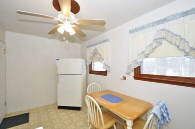 2917 N Pine St, Waukegan, IL 60087 - photo 3