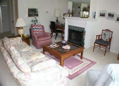 566 White Cliff Dr, Plymouth, MA 02360 - photo 2