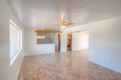 6 Living Room photo a