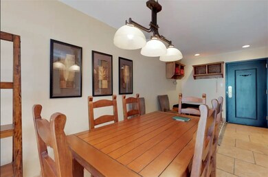 Dining area Open to Entry Way.