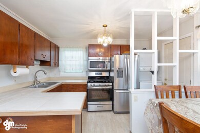 Kitchen & Dining