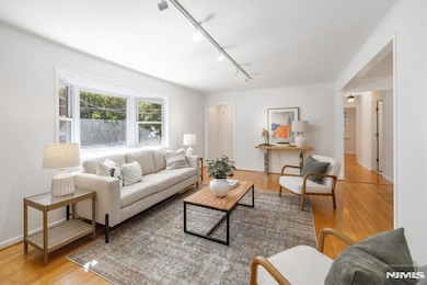 947 E Glen Ave, Ridgewood, NJ 07450 - photo 4