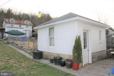 910 2nd St, Mount Wolf, PA 17347 - photo 6