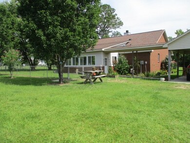 805 W Bay Ave, Doerun, GA 31744 - photo 4