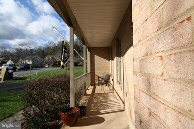 202 Edenberry Ct, Sterling, VA 20164 - photo 2