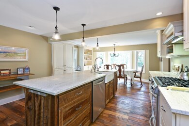 04_13066Groman_92_KitchenDiningRoom_HiRe