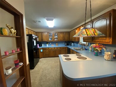 1626 Tower Dr, Ardmore, OK 73401 - photo 2