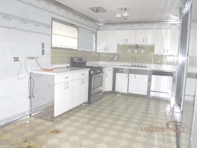 901 Norfolk Ave, Westchester, IL 60154 - photo 5