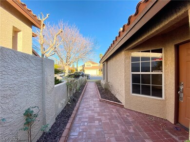 3313 Surfline Dr, Las Vegas, NV 89117 - photo 6