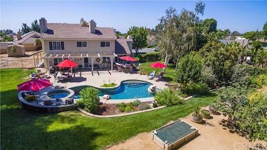 Pebble Tec Pool with 2 waterfalls. Firepit, Lanai,