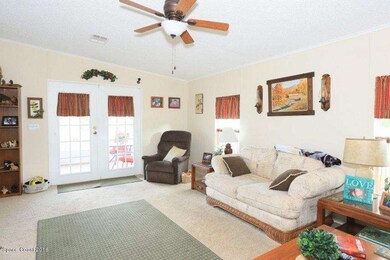 479 Marlin - Living room - View 1