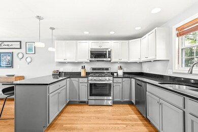 77 Warren St unit A, Arlington, MA 02474 - photo 4