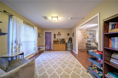 413 Edgewood Dr, Pineville, LA 71360 - photo 6