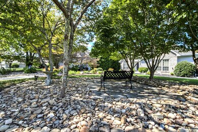 02_TigitsiWay_320_FrontGarden