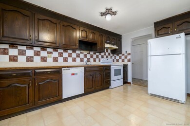 200 Frederick St unit 2, Stamford, CT 06902 - photo 5