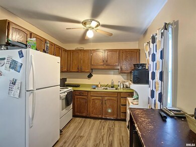 4426 N Pine St, Davenport, IA 52806 - photo 7