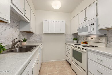 17223 N Pinion Ln, Sun City, AZ 85373 - photo 7