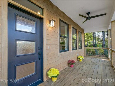 Front covered porch perfect for realxing