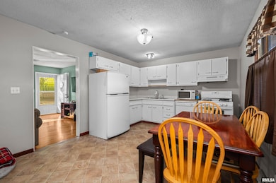 4717 N Harrison St, Davenport, IA 52806 - photo 7