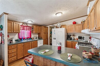 1872 Woodridge Crescent, Findlay, OH 45840 - photo 3