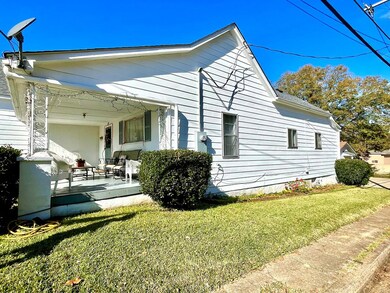 302 W Gallatin St, Hazlehurst, MS 39083 - photo 3