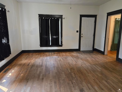 703 N Mulberry St, Abilene, KS 67410 - photo 2