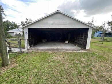 Detached garage