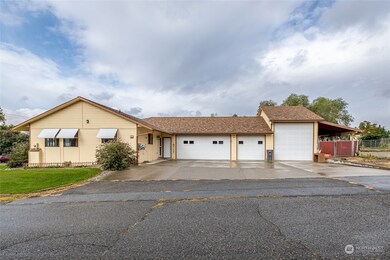 831 Highline Dr, East Wenatchee, WA 98802 - photo 2
