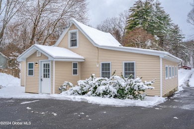 455 Maple Ave, Saratoga Springs, NY 12866 - photo 4